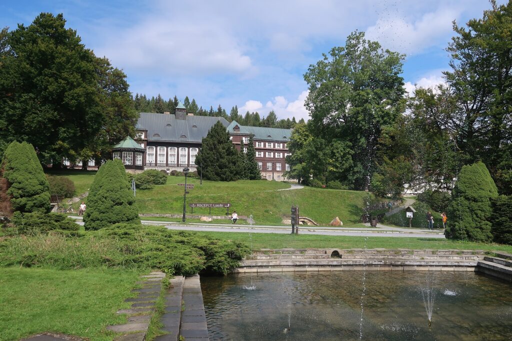 Karlova Studánka a Rolandův kámen
