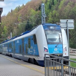 Per trein naar Kouty en te voet terug