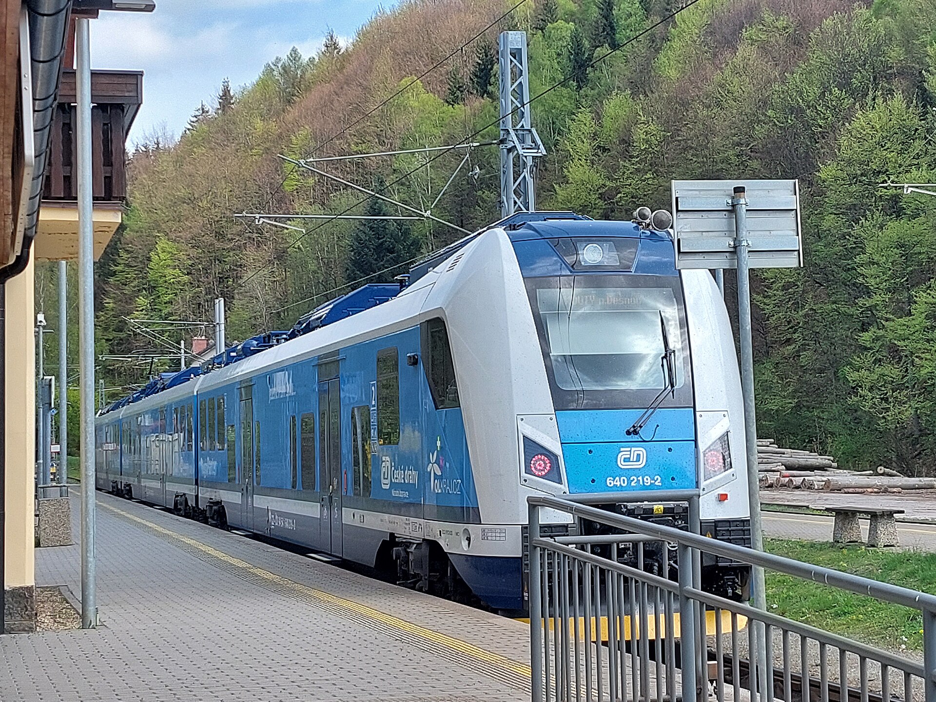 Per trein naar Kouty en te voet terug