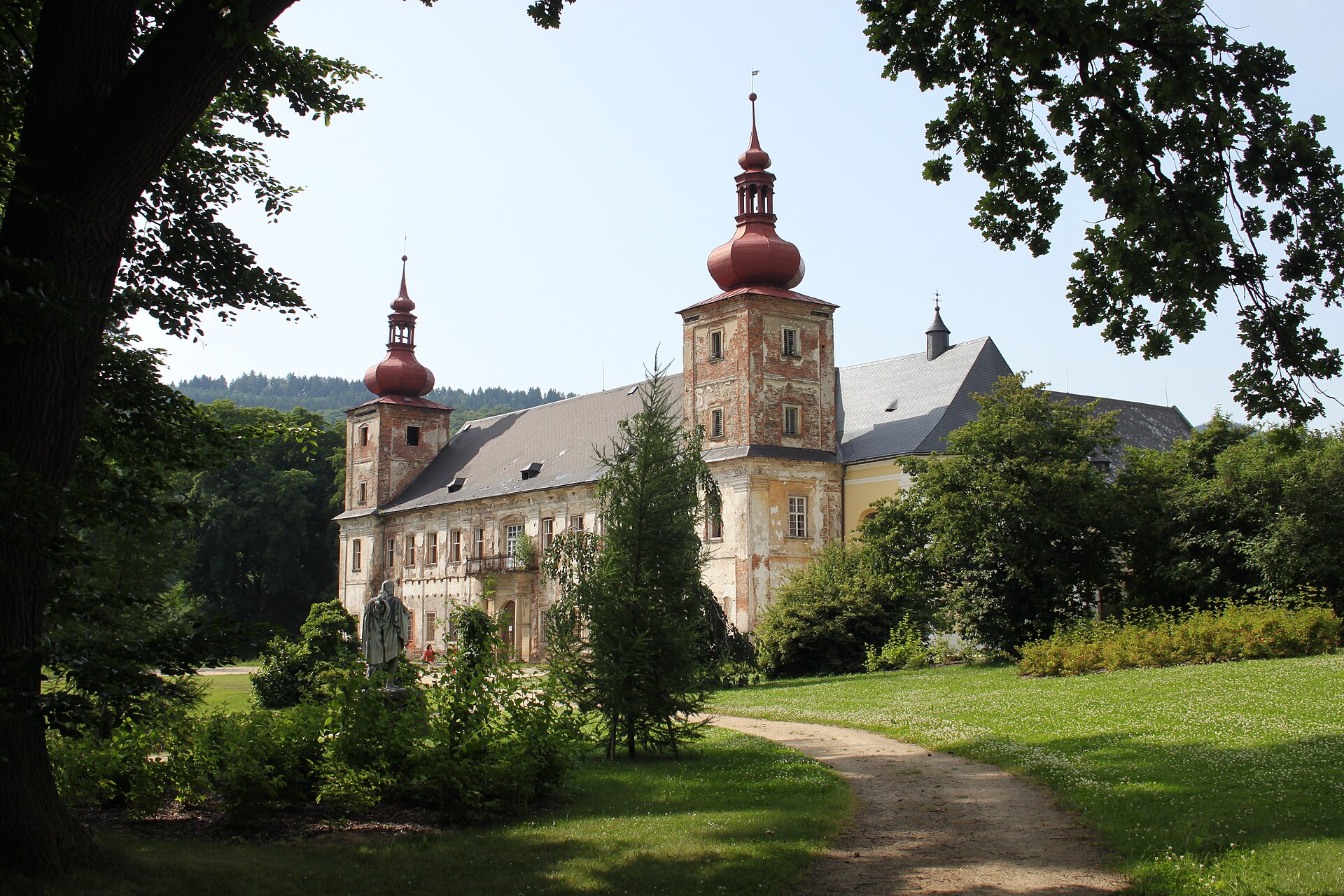 Tančírna grounds and Kociánov playground